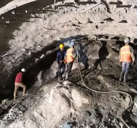 双阳拱顶带模注浆料的施工流程及注意事项